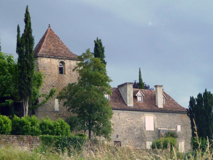 Seuzac : maisons du village - Larnagol