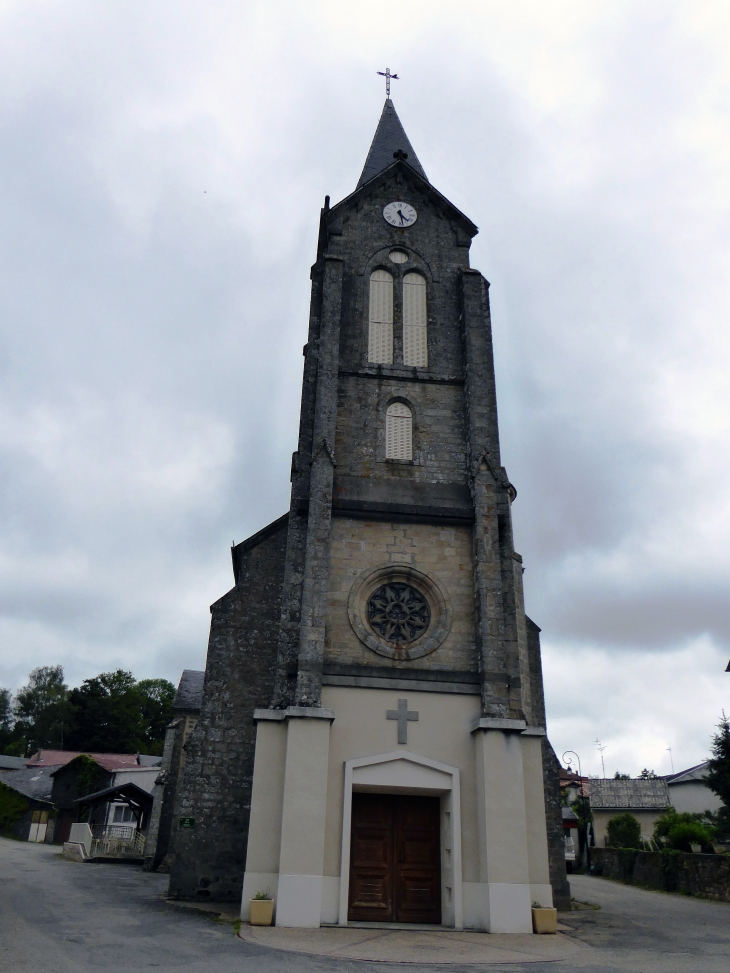 L'entrée de l'église - Latronquière