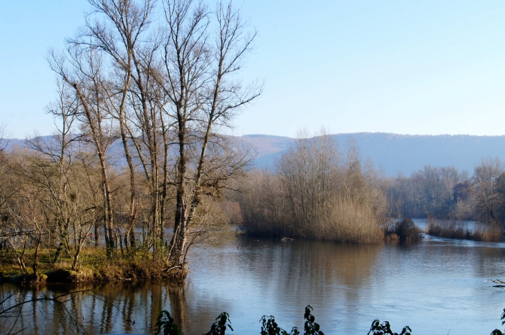 Aux alentours, la Dordogne. - Le Roc