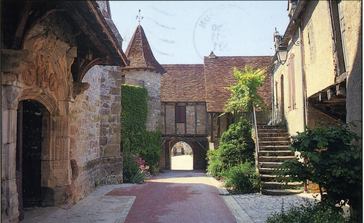 Le coin fleuri (carte postale de 2000) - Loubressac