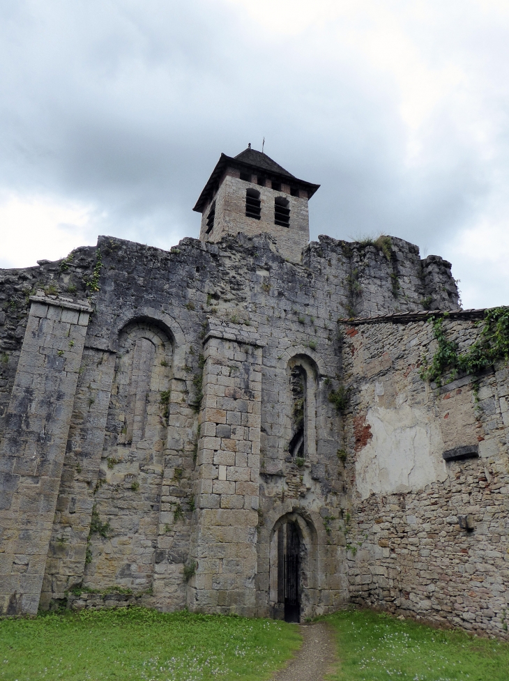 Le clocher et les ruines de l'abbaye - Marcilhac-sur-Célé