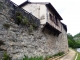 le village ancien : maison au bord du Célé