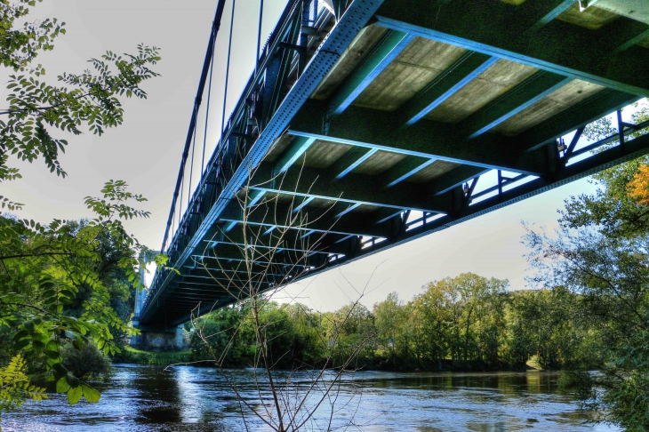 Le pont suspendu de Gluges - Martel