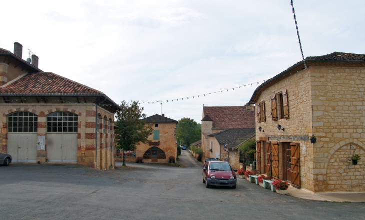 Une rue de la Bastide. - Montcabrier