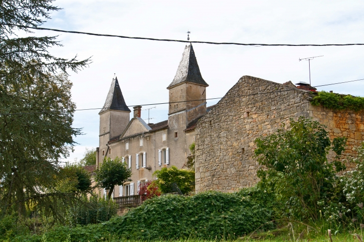 Dans le village. - Montcabrier