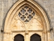 Le joli portail de l'église Saint Louis intégrant une rosace.