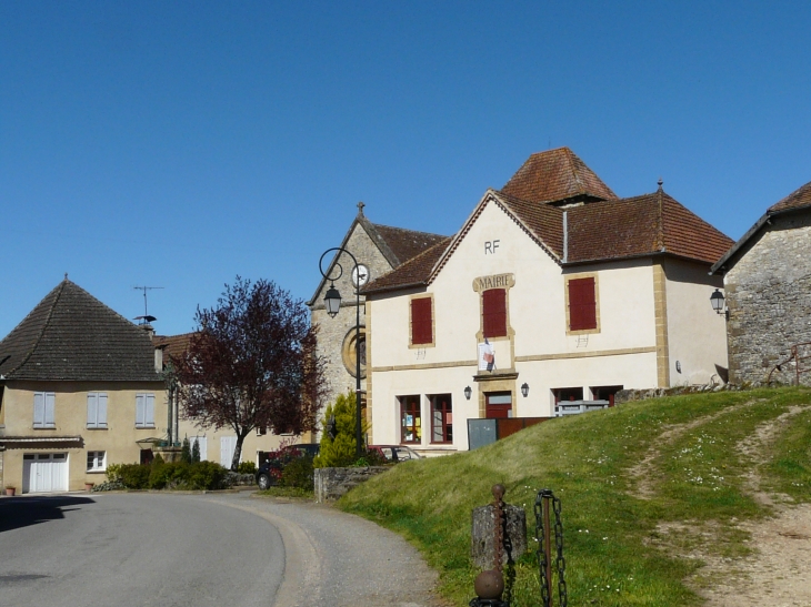 La mairie   Crédit : André Pommiès - Montcléra