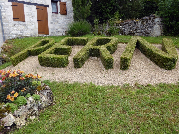 Dans le village - Pern