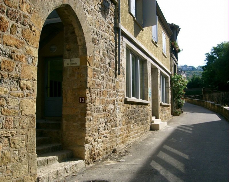 La dernière Porte de la Ville (14ème siècle) - Puy-l'Évêque