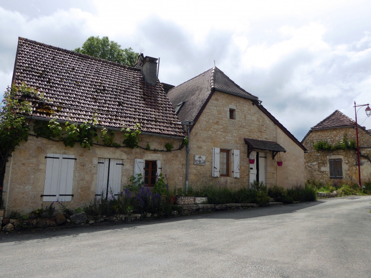 Dans le village - Saint-Cernin