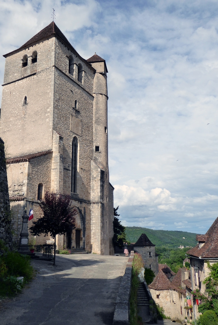 Le clocher domine le village - Saint-Cirq-Lapopie