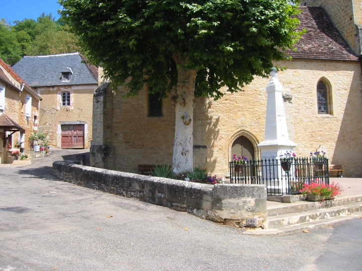 Place de l'eglise et maison renaissance - Saint-Clair