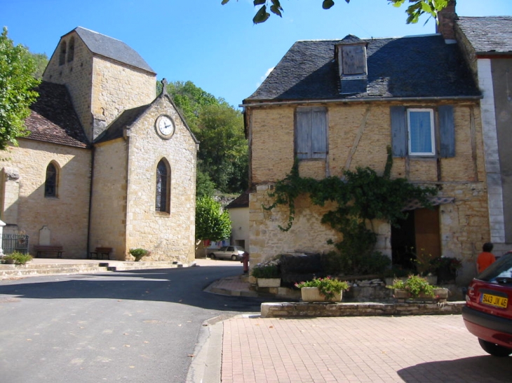 Maison à colombage et place de l'église - Saint-Clair