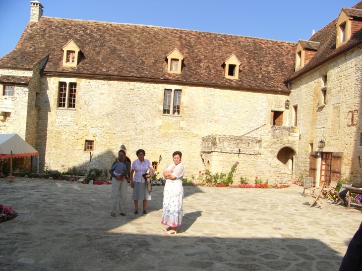 Cour du Château de Pech-Rigal - Saint-Clair