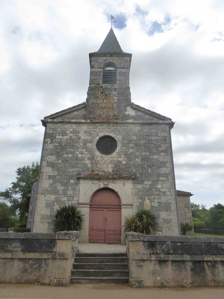 L'entrée de l'église - Saint-Matré