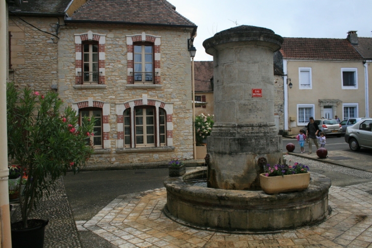 Salviac (Lot) La fontaine