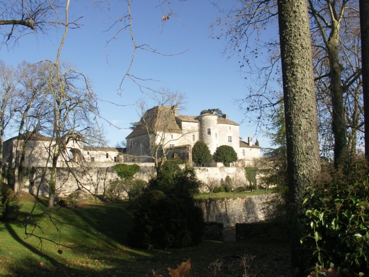 Chateau D'Aix - Saux