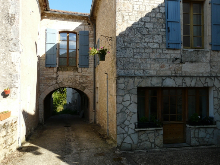 Passage  Crédit : André Pommiès - Sérignac