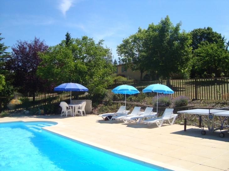 La piscine au gites du Mas des Cyprès - Valroufié