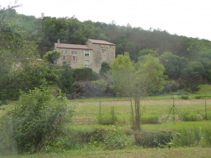 Près du village - Valroufié