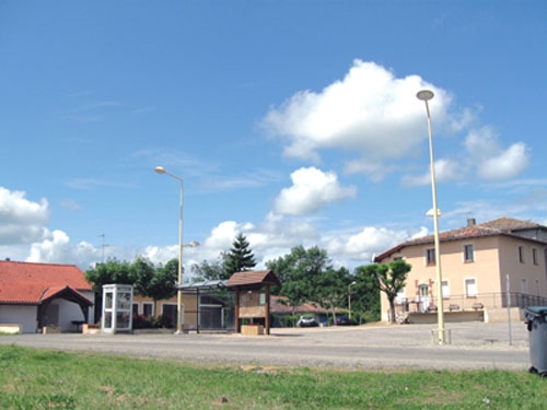 La place du bourg - Auty