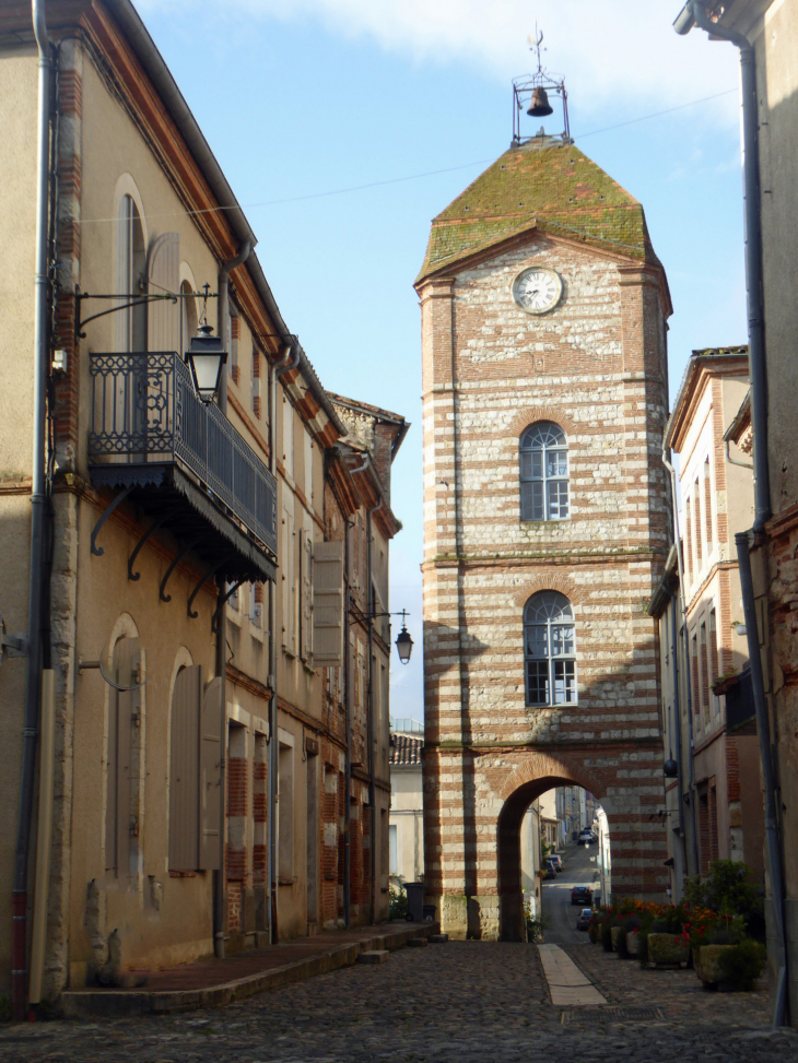 Vers la tour de l'horloge - Auvillar