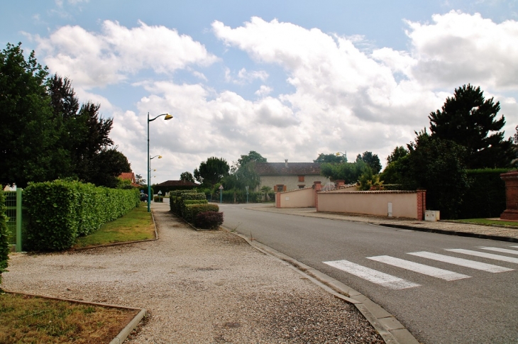 Le Village - Barry-d'Islemade