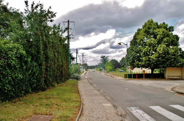 Le Village - Barry-d'Islemade