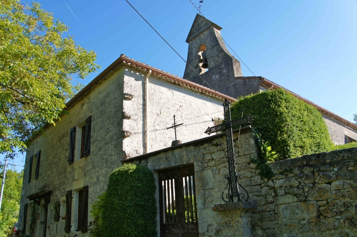 L'entrée de l'église de saint Jean d'Olmières. - Belvèze