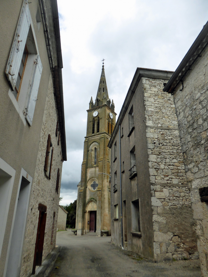 Vers l'église - Bourg-de-Visa