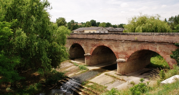 Pont sur le Ruisseau de Tessonne - Bourret