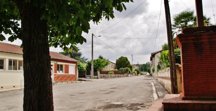 Le Village - Castelferrus