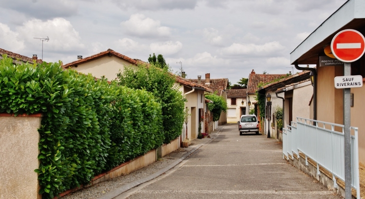 Le Village - Castelferrus