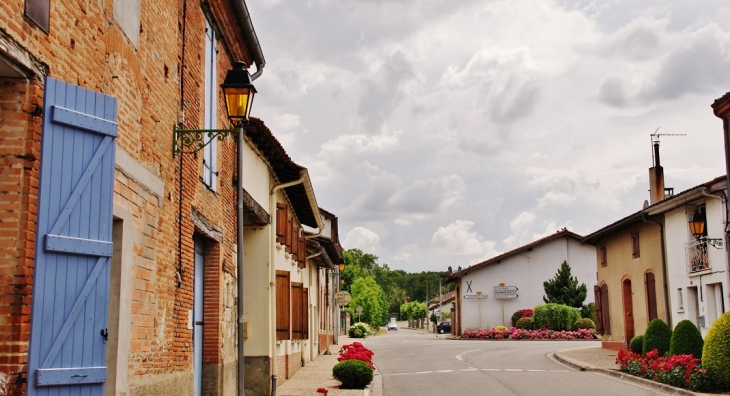 Le Village - Castelferrus