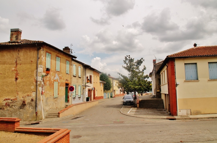 Le Village - Castelferrus