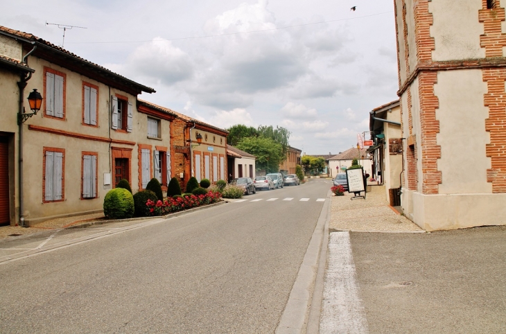 Le Village - Castelferrus