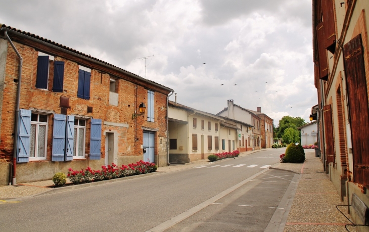 Le Village - Castelferrus