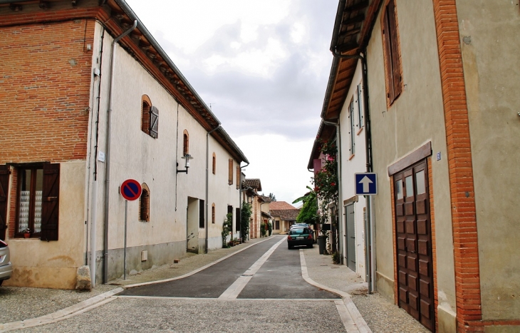 Le Village - Castelmayran