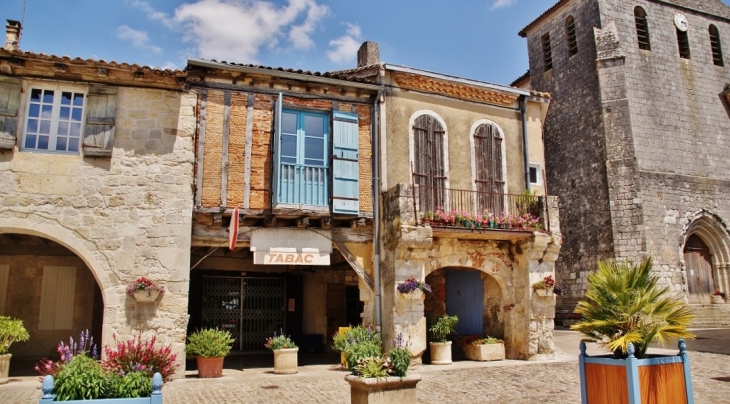 Le Village - Castelsagrat