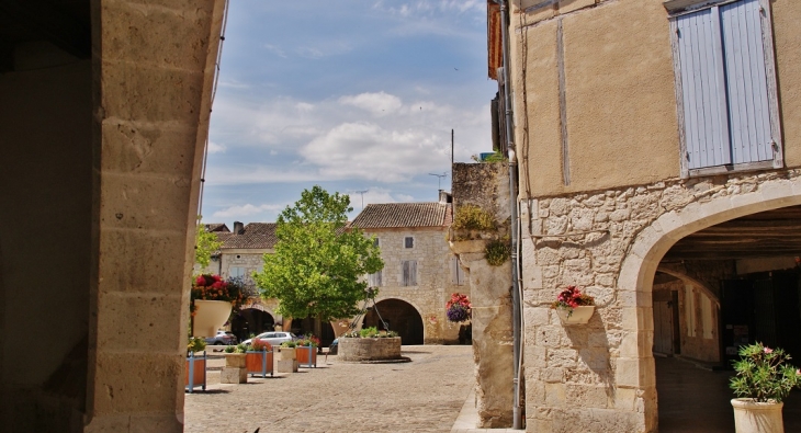 Le Village - Castelsagrat