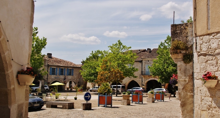 Le Village - Castelsagrat