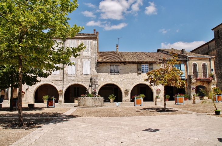 Le Village - Castelsagrat