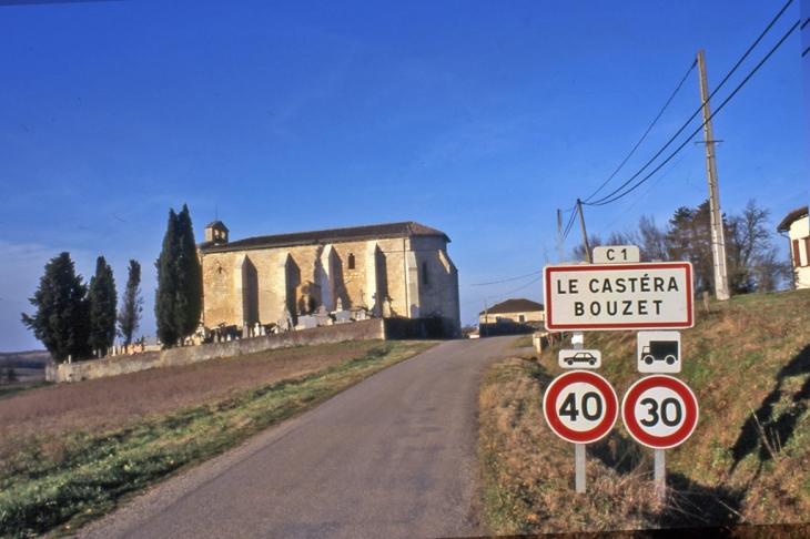 Entrée du village en venant du moulin - Castéra-Bouzet