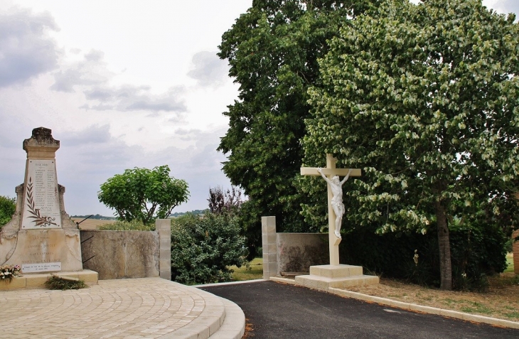 Calvaire et monument-aux-Morts - Castéra-Bouzet