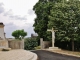 Photo suivante de Castéra-Bouzet Calvaire et monument-aux-Morts