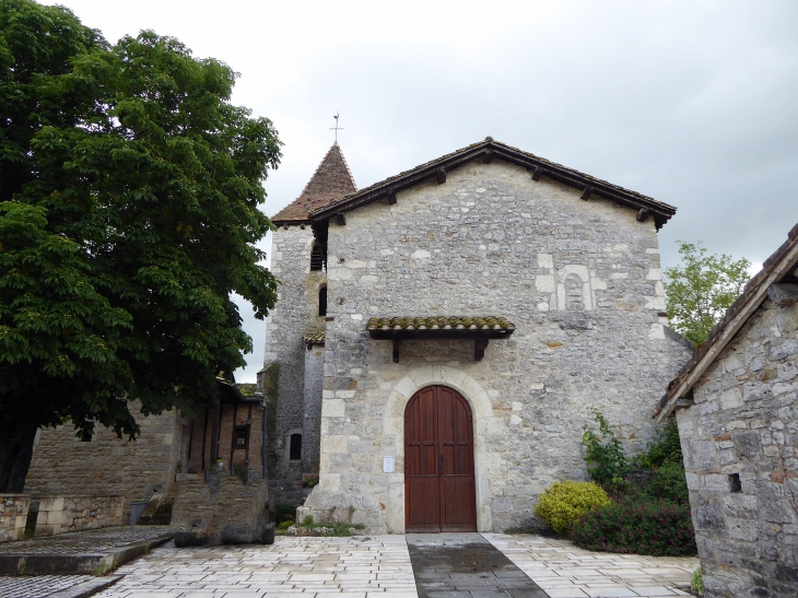 Devant l'église - Cayriech