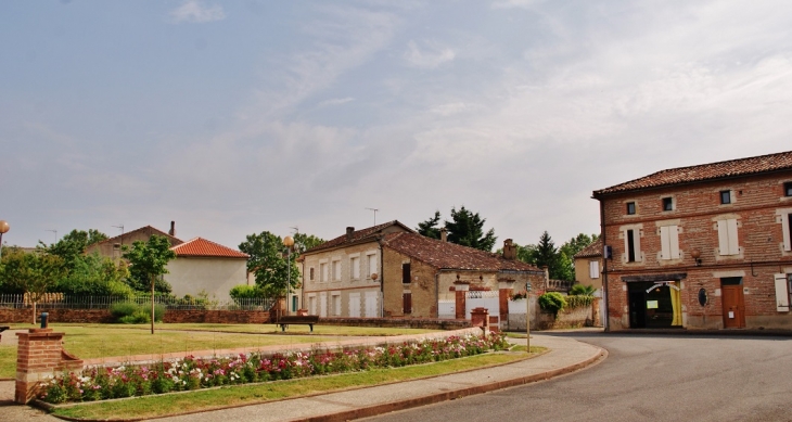 Le Village - Donzac