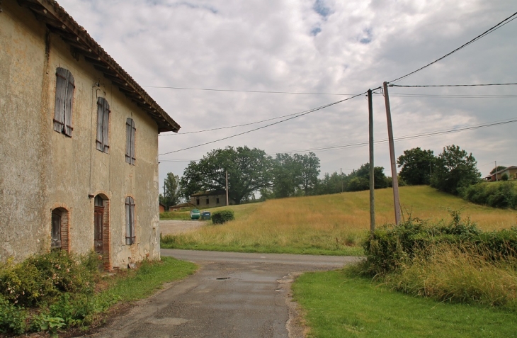 Le Village - Durfort-Lacapelette