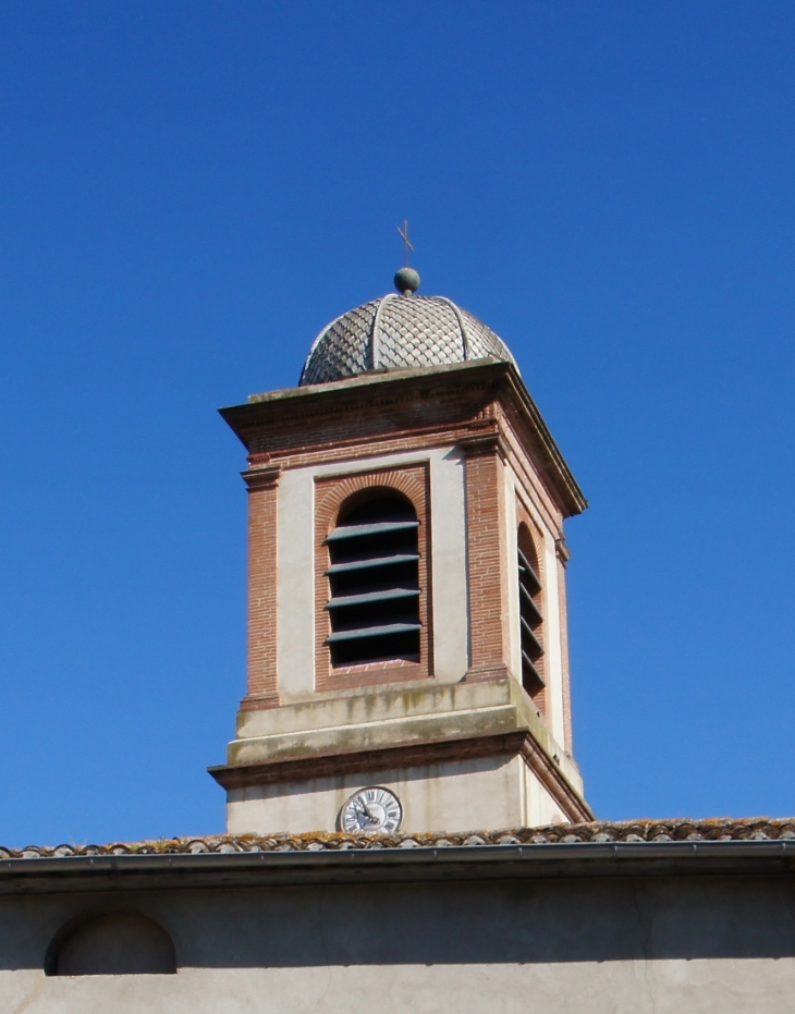 Le clocher de l'église Sainte Marie Madeleine. - Escatalens