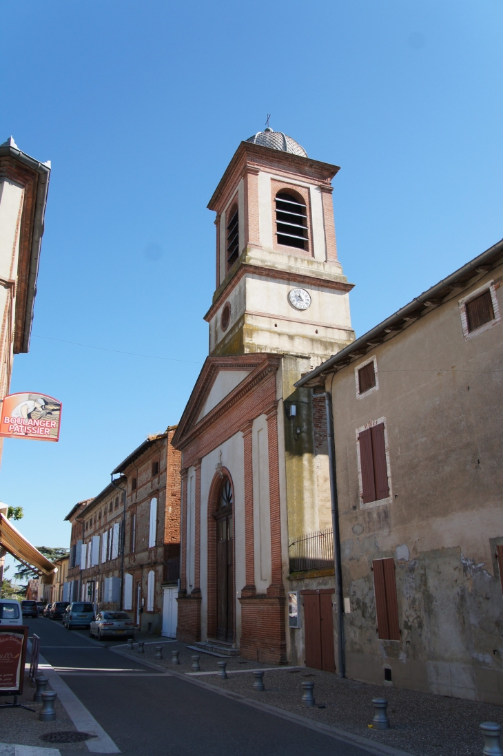 La façade de l'église Sainte Marie Madeleine du XVIIe siècle. - Escatalens